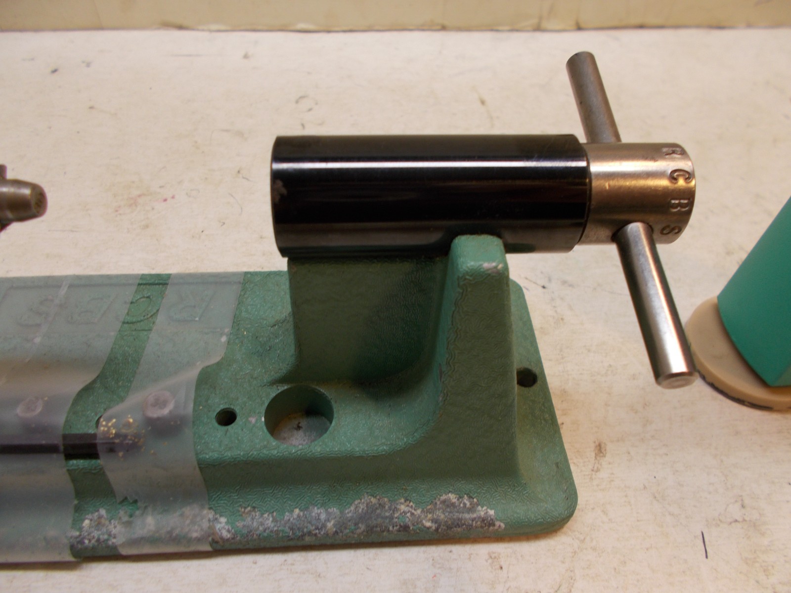 rcbs 5-10 powder scale + rcbs case trimmer +5 pilots