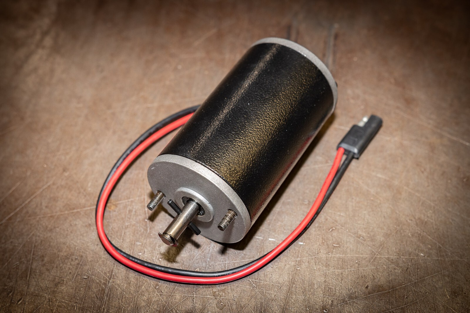19913 -  Spreader Motor w/ Seal & Connector (HTI-2-204015A)