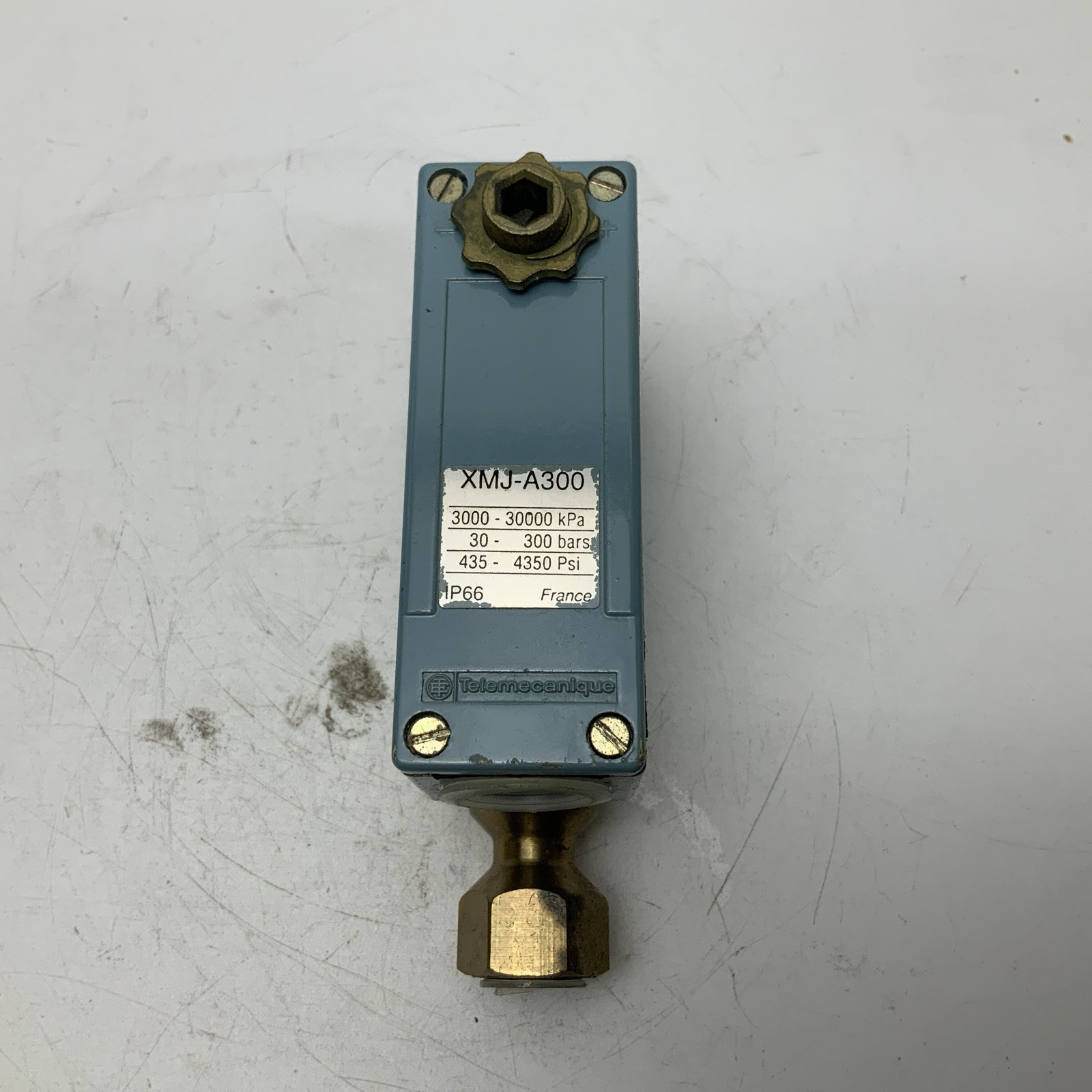 NEW TELEMECANIQUE XMJ-A300 PRESSURE SWITCH