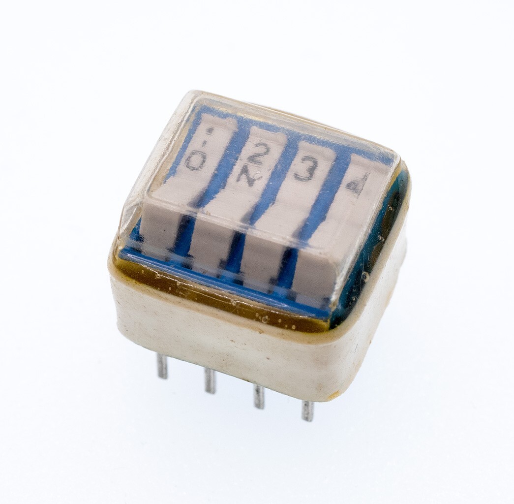 EECO, 4 Position 8 Pin SPST Through-Hole Dome Sealed DIP Switch, Lot of 5