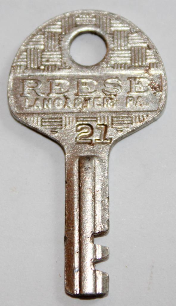 Vintage Reese Key 21