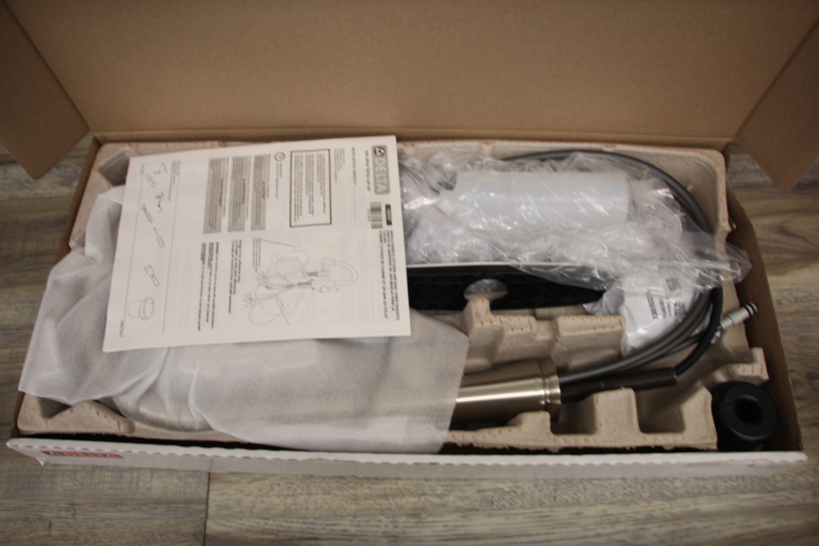 Delta Chalet Pull-down Kitchen Faucet Stainless Finish 19871Z-SPSD-DST
