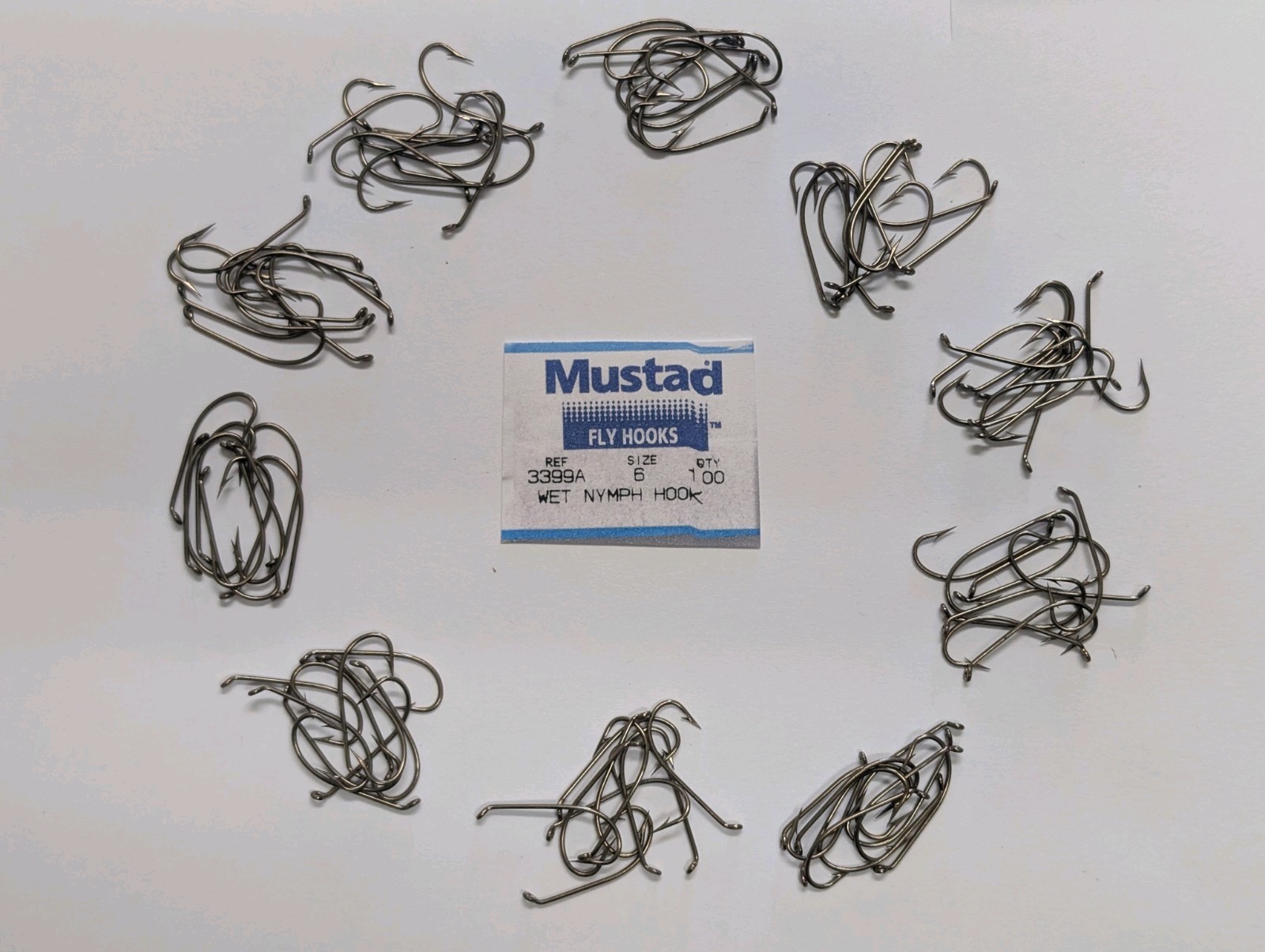 (100) MUSTAD (SIZE 6) FISHING HOOKS (BRONZE) -QUALITY NO. 3399A