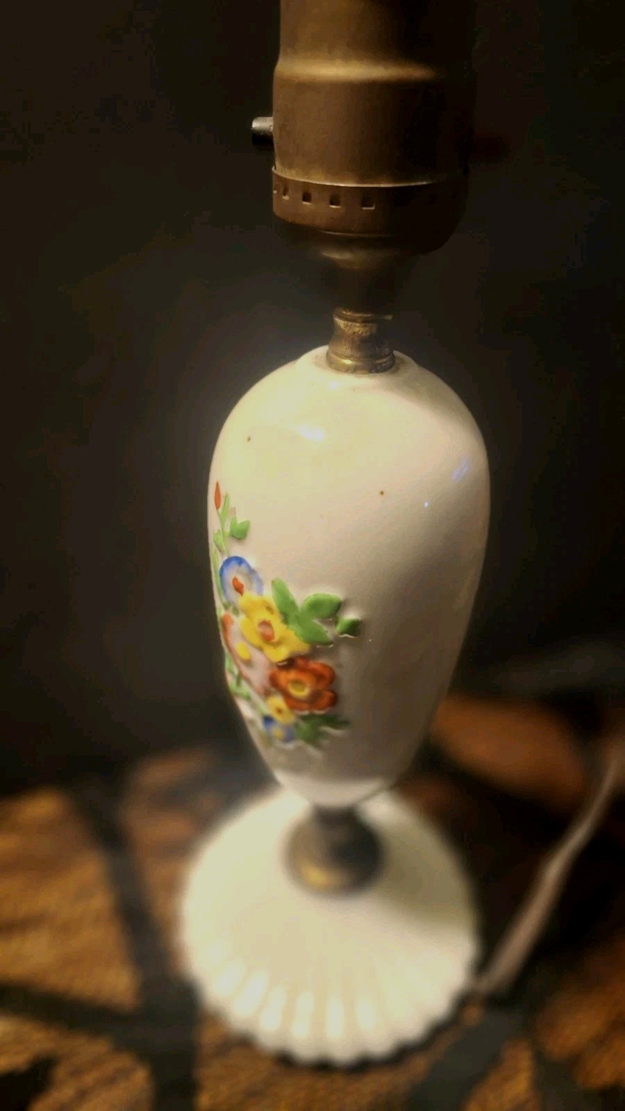 Vintage Porcelain/milkglass/ Brass Table Lamp W/raised Floral Pattern