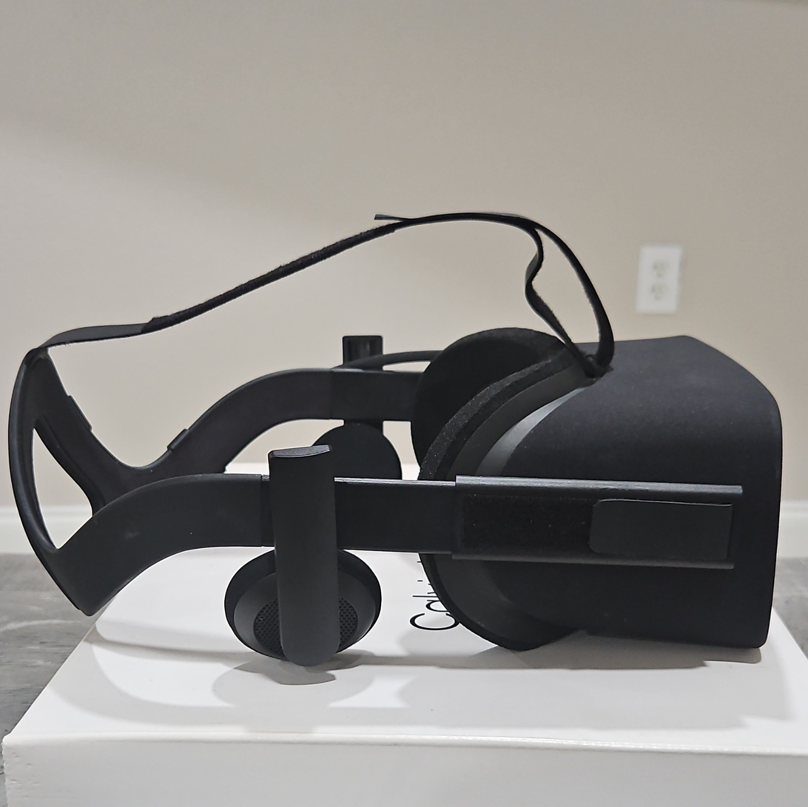 Oculus Rift VR Headset w/ Touch Controllers & Sensors Black