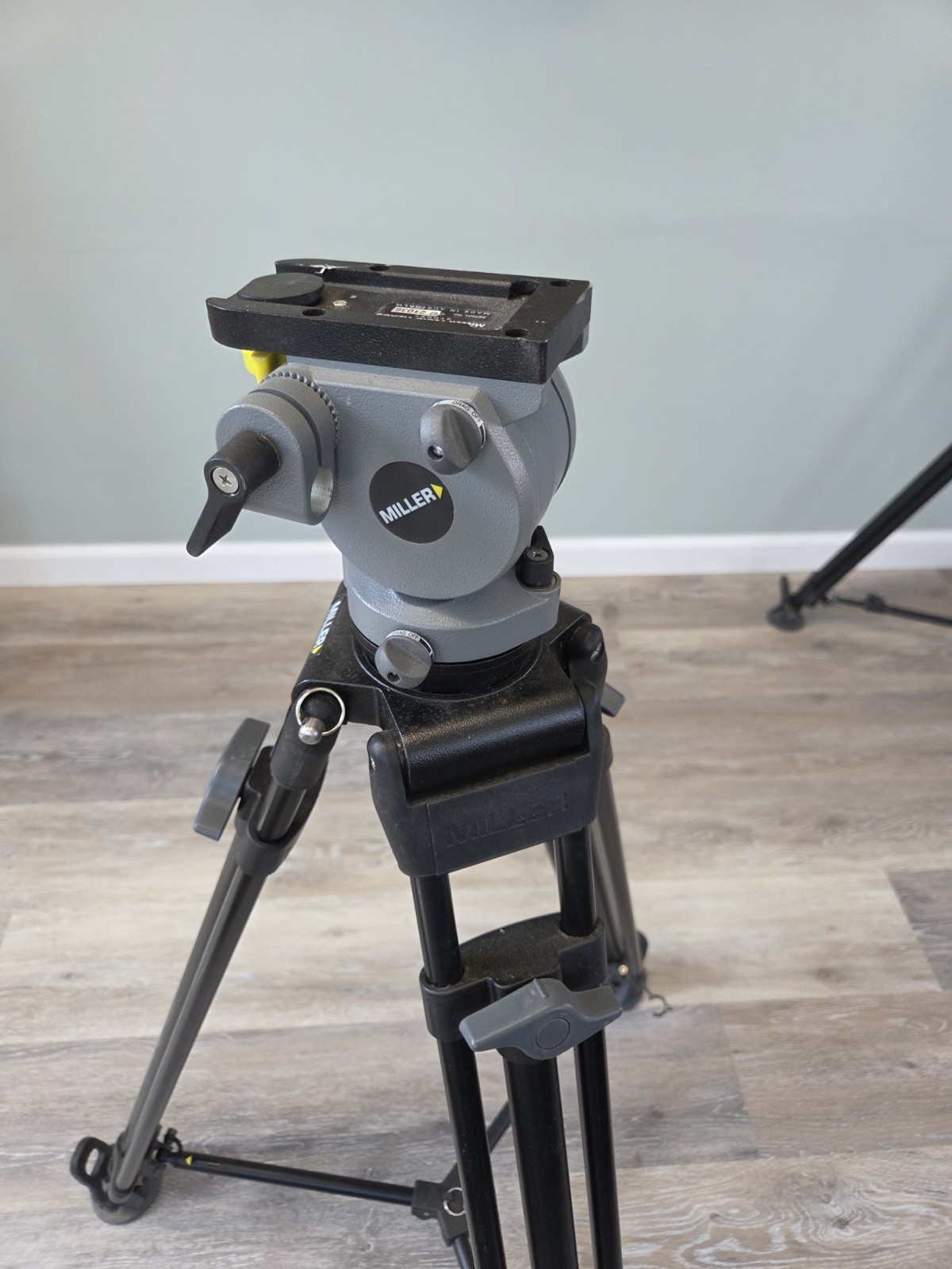 Miller DS-5 Fluid Head Professional Camera Tripod 217036 Support System