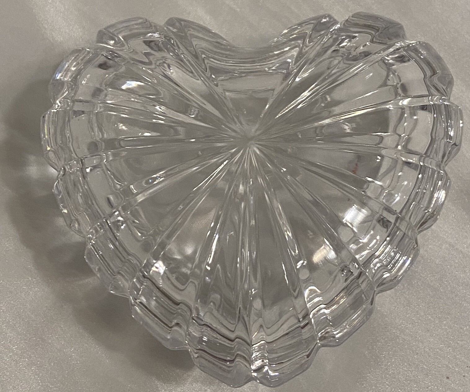 Heart Shaped Clear Glass Trinket Box 4 Inches by 3-1/2 Inches with Lid