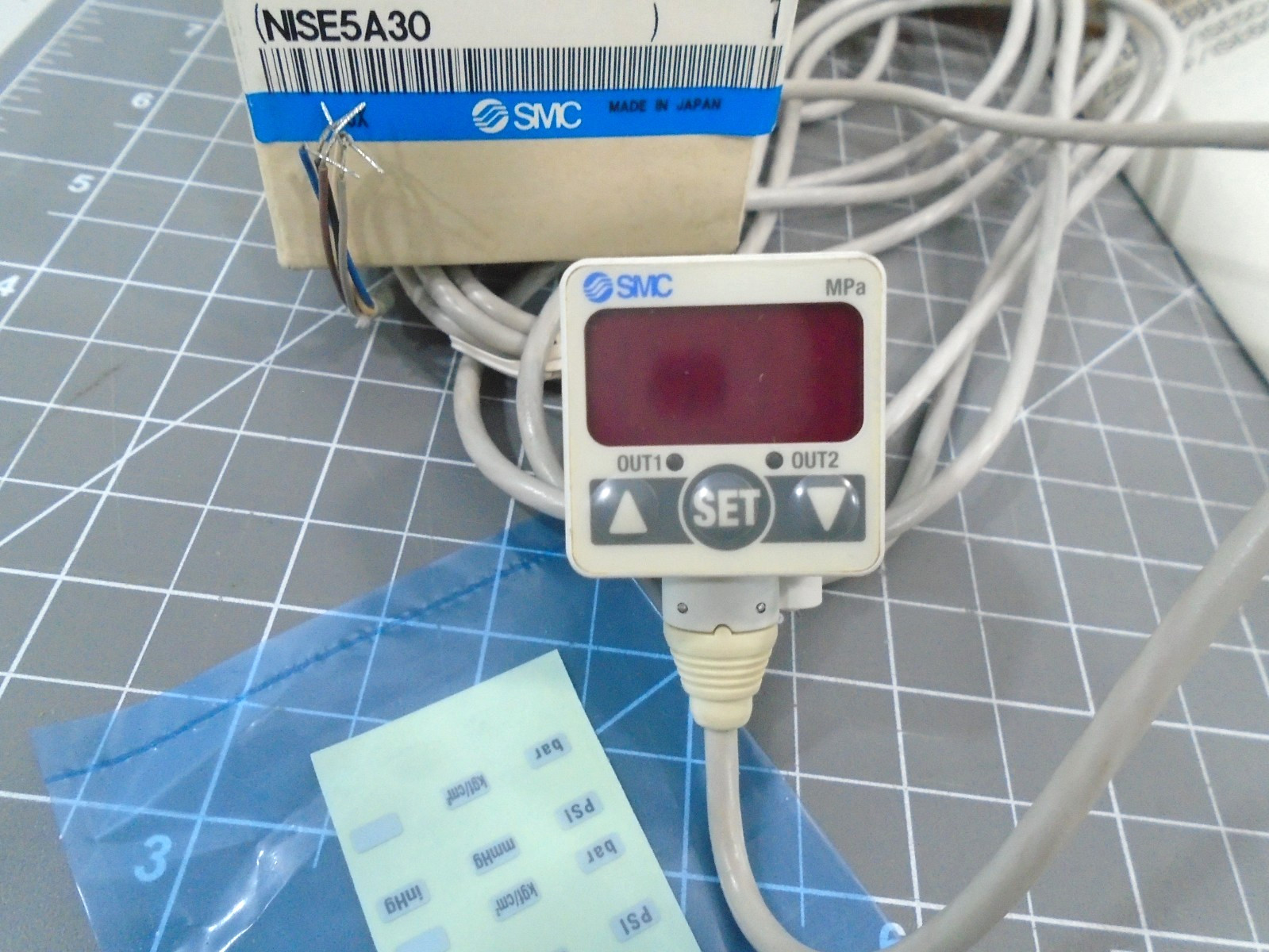 NEW SMC ISE50-T2-22L Digital Pressure Switch Sensor