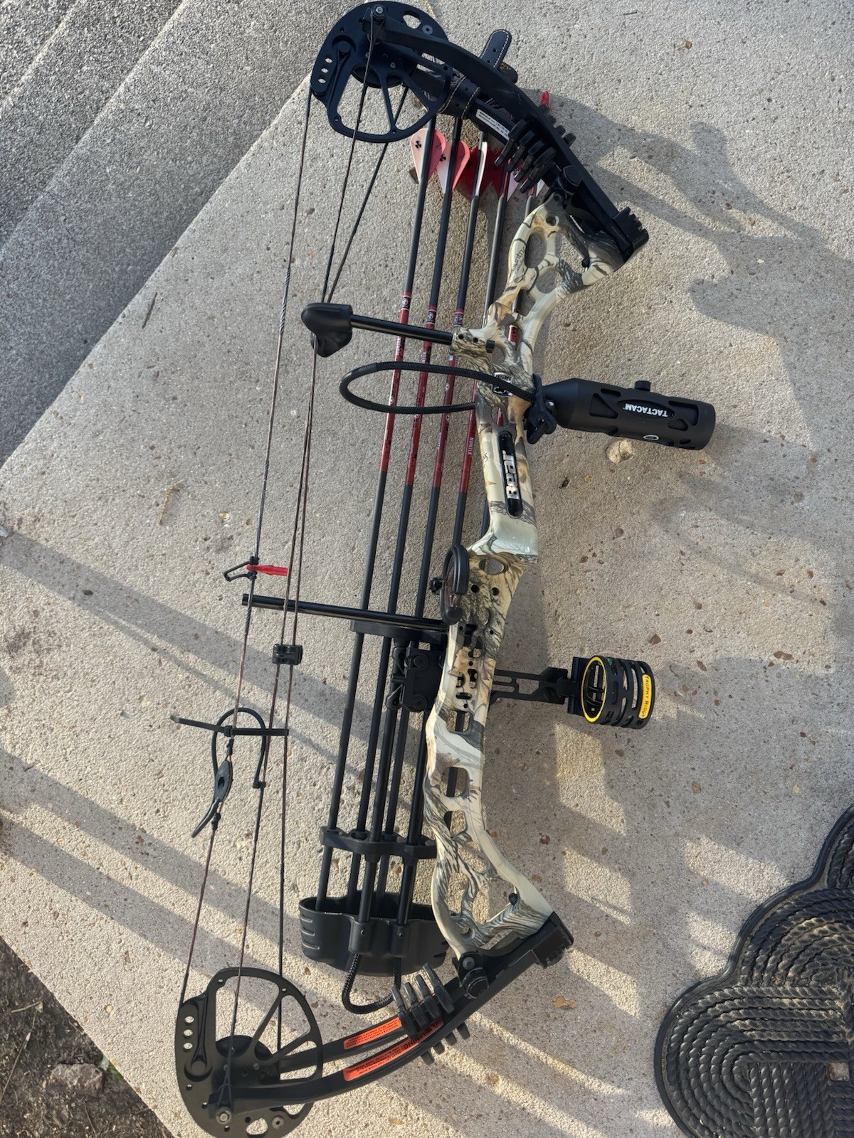 Bear Compound Bow Aluminum Camo Finish with Accessories and Arrows