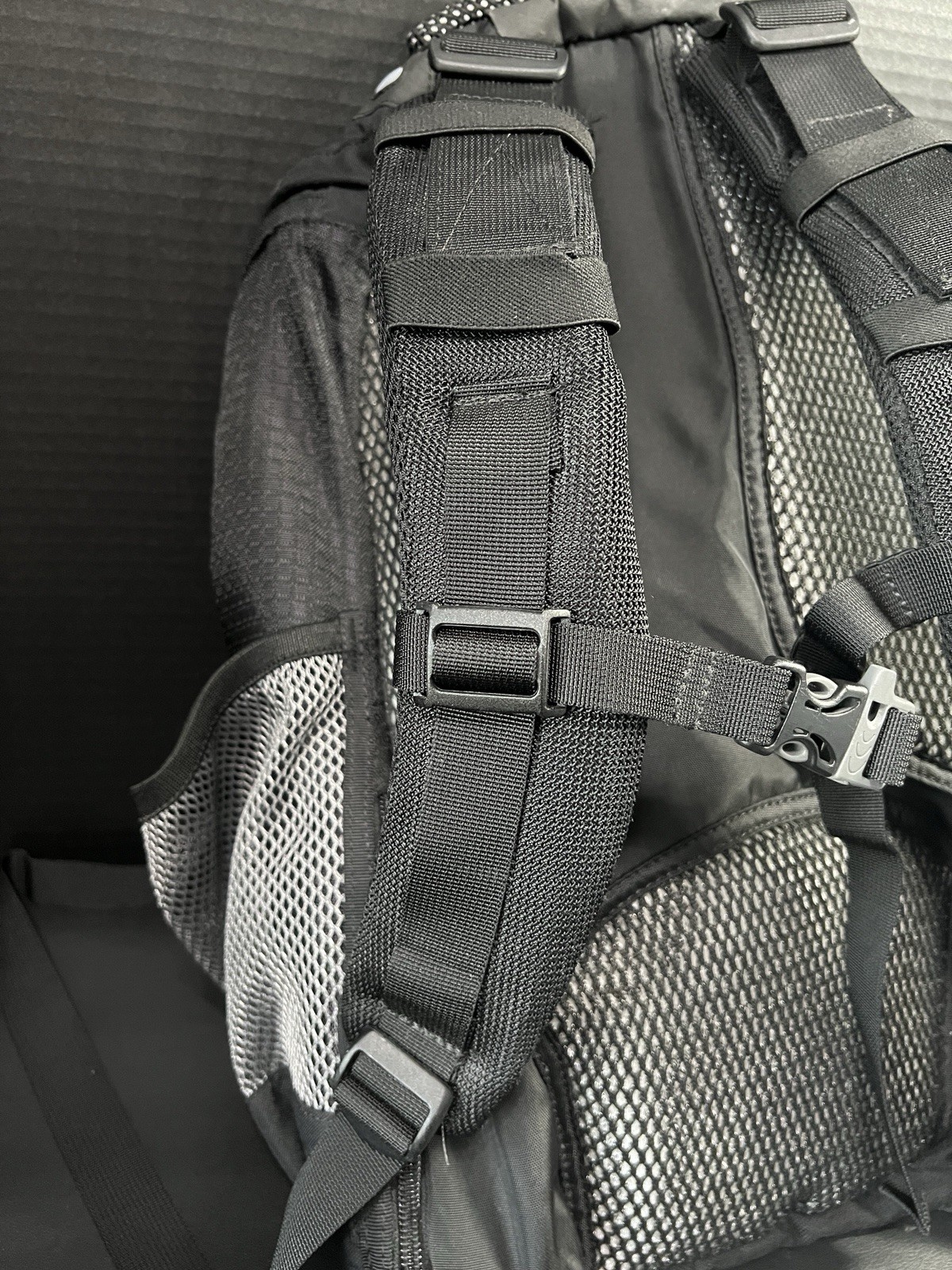 Kelty Whitney 1900 Black Backpack Hiking Hydration Daypack Style 22033060