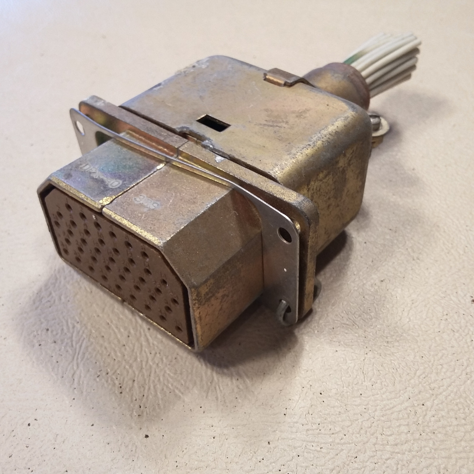 Cannon DPX-40-33S Connector