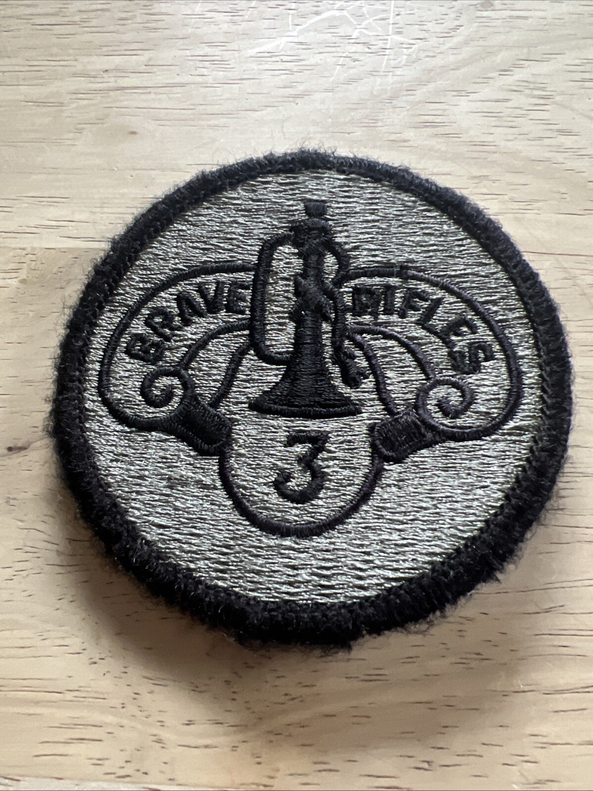 MILITARY PATCH US ARMY 3RD ARMORED CAVALRY REGIMENT BRAVE RIFLES Patch. Green Bk