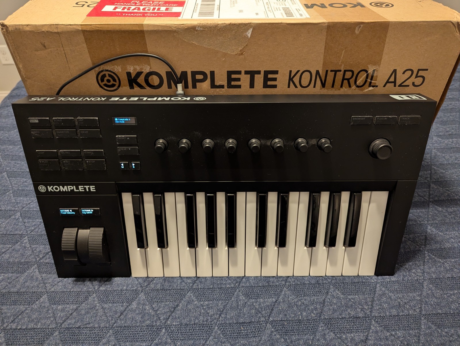 Native Instruments Komplete Kontrol A25 25 key Midi Controller