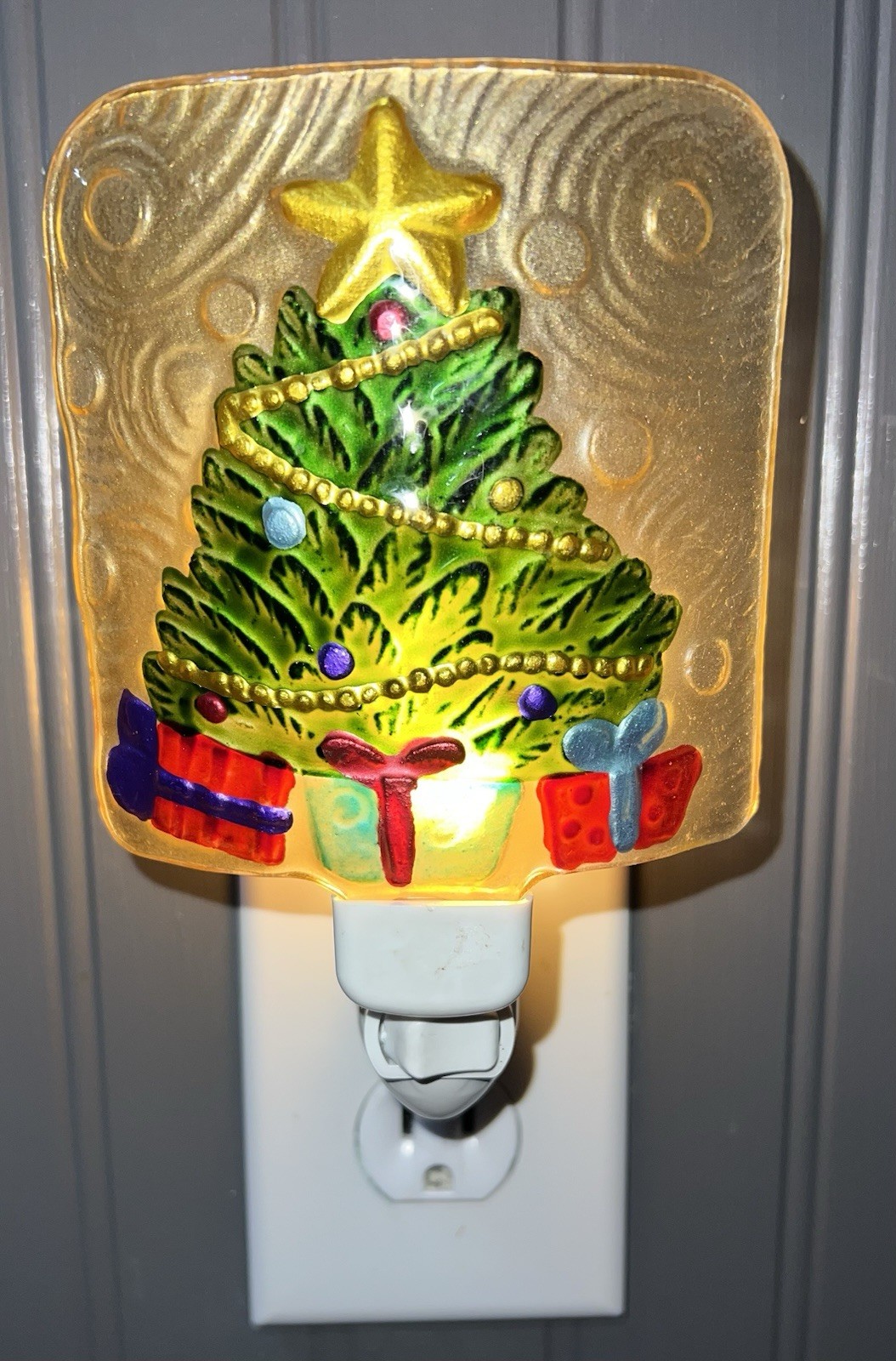 Glass Decorated Christmas Tree & Presents Night Light