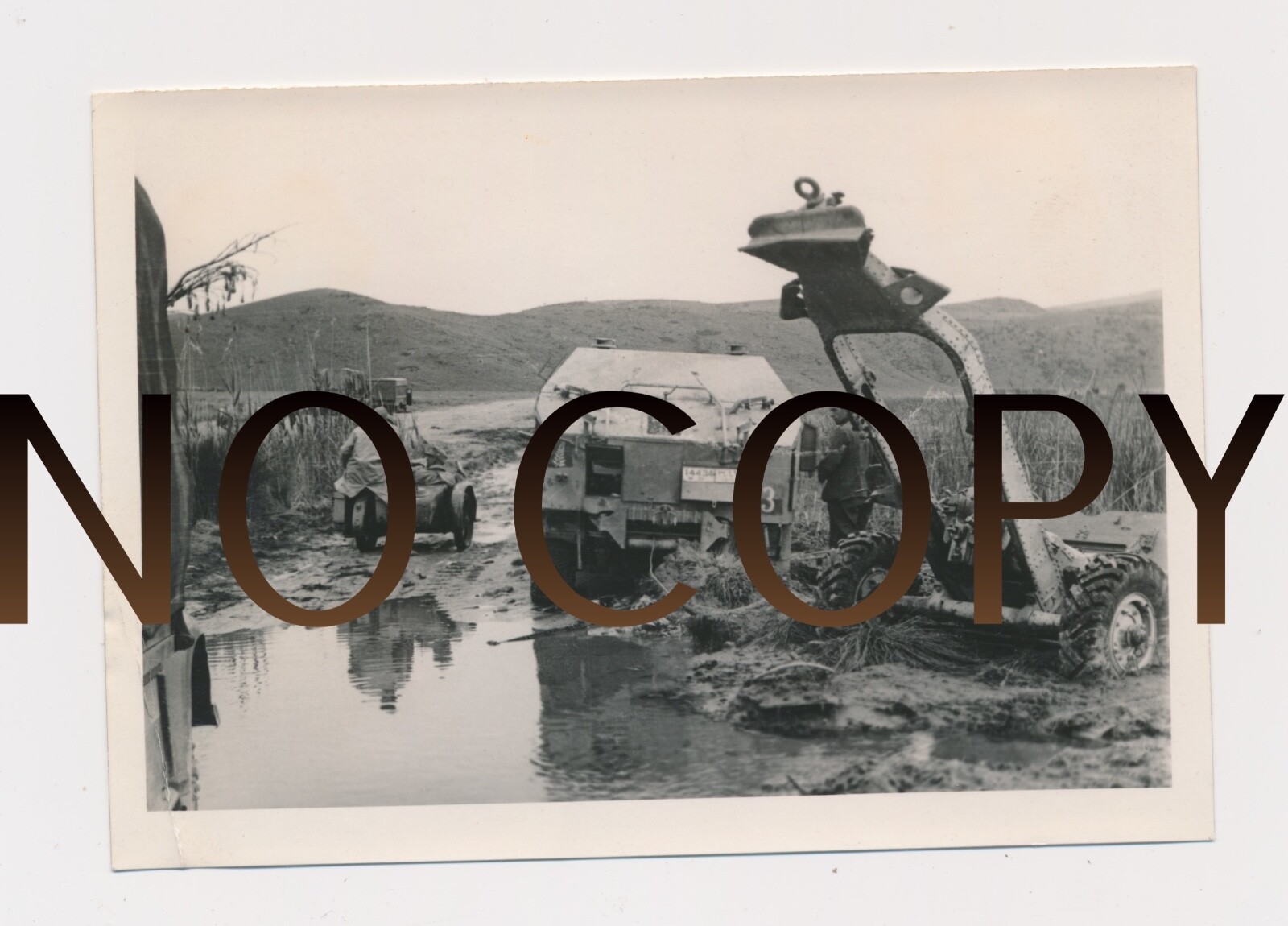 Photo WK Greece Ελλάδα destroyed English military vehicle at Lamia #82