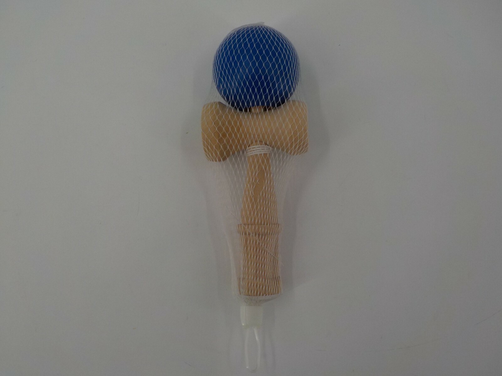 CLASSIC KENDAMA WOODEN CHILDRENS TOY BLUE BALL AND MALLET SOLID WOOD NIP