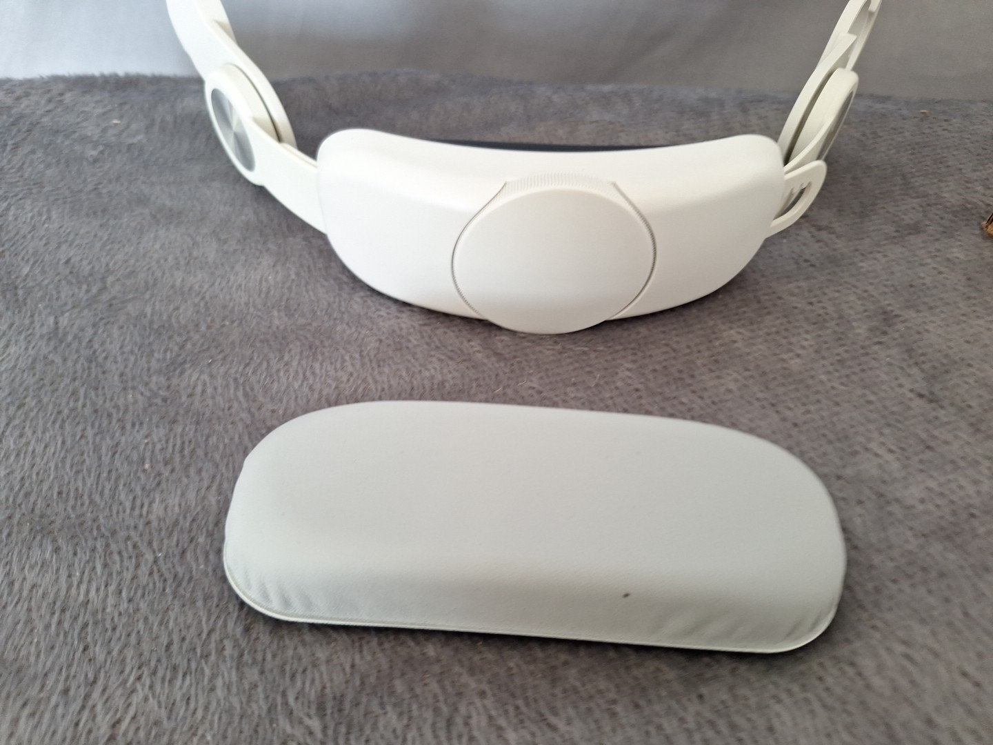 iofeiwak Head Strap Compatible with Apple Vision Pro - Adjustable Confort...