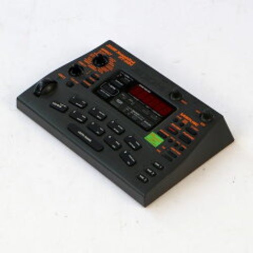 ZOOM ST-224 SampleTrak Vintage 8-Pad Phrase Sampler with Effects & Resampling