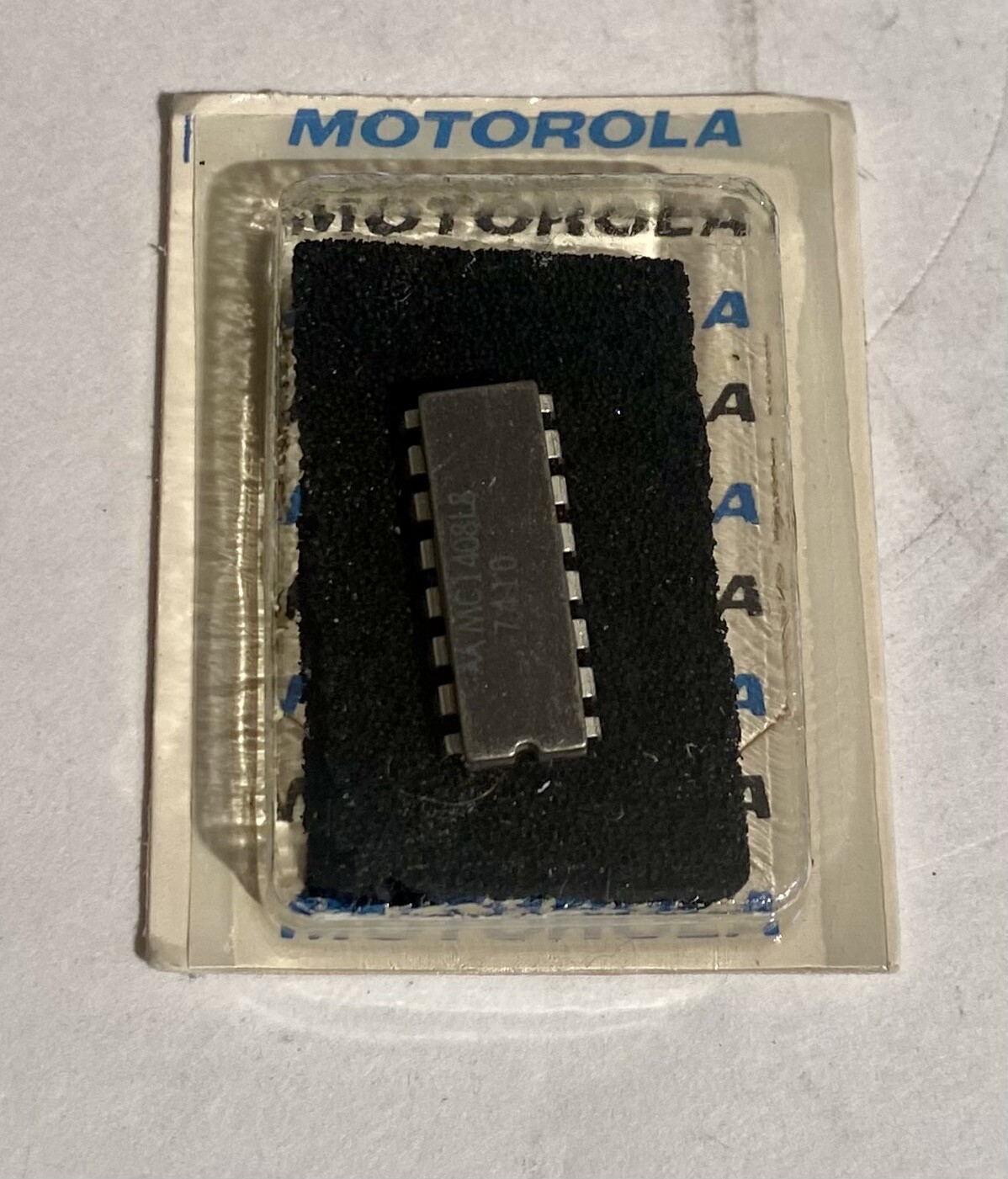Motorola MC1408L8 8-Bit Multiplying DAC Ceramic 16-Pin DIP NOS Ships USA
