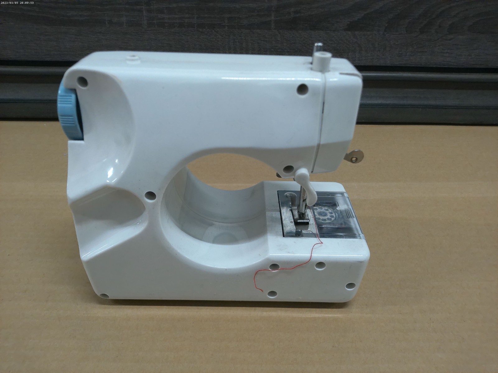 SewEasy Portable Mini Sewing Machine Compact White Battery 6V