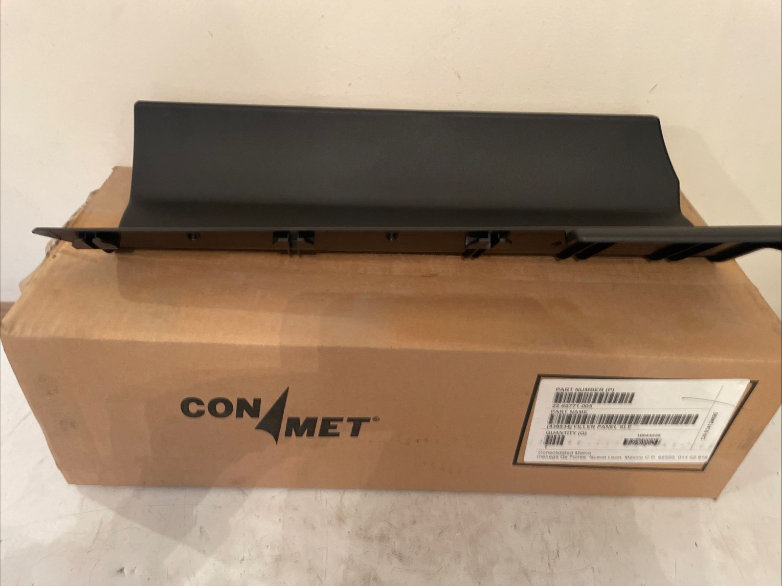 CONMET RIGHT HAND FILLER PANEL SLEEPER  22-69771-005 NEW FOR FREIGHTLINER