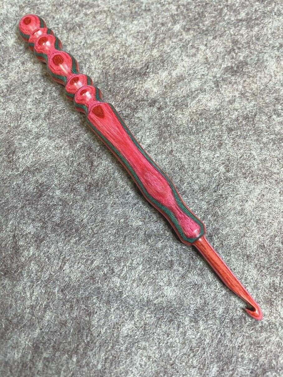 Hand carved Sailors Delight Pink / Turquoise  WOOD  YARN  CROCHET HOOK  size G