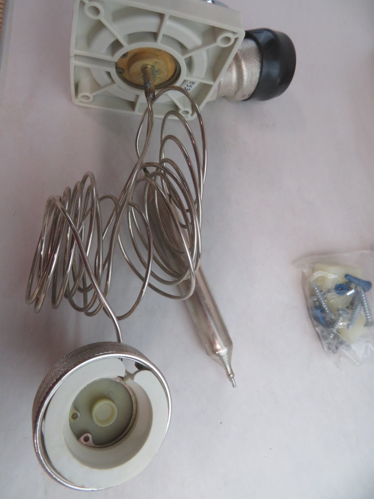 Honeywell T104C136 Thermostatic Control