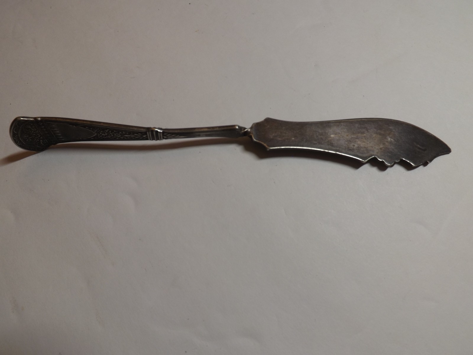 Silverplated Vintage Knife  1847 ROGER BROS. A1