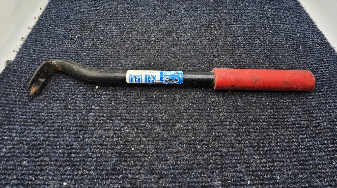 12" GREAT NECK Nail Puller Claw Rubber Handle Pry Bar