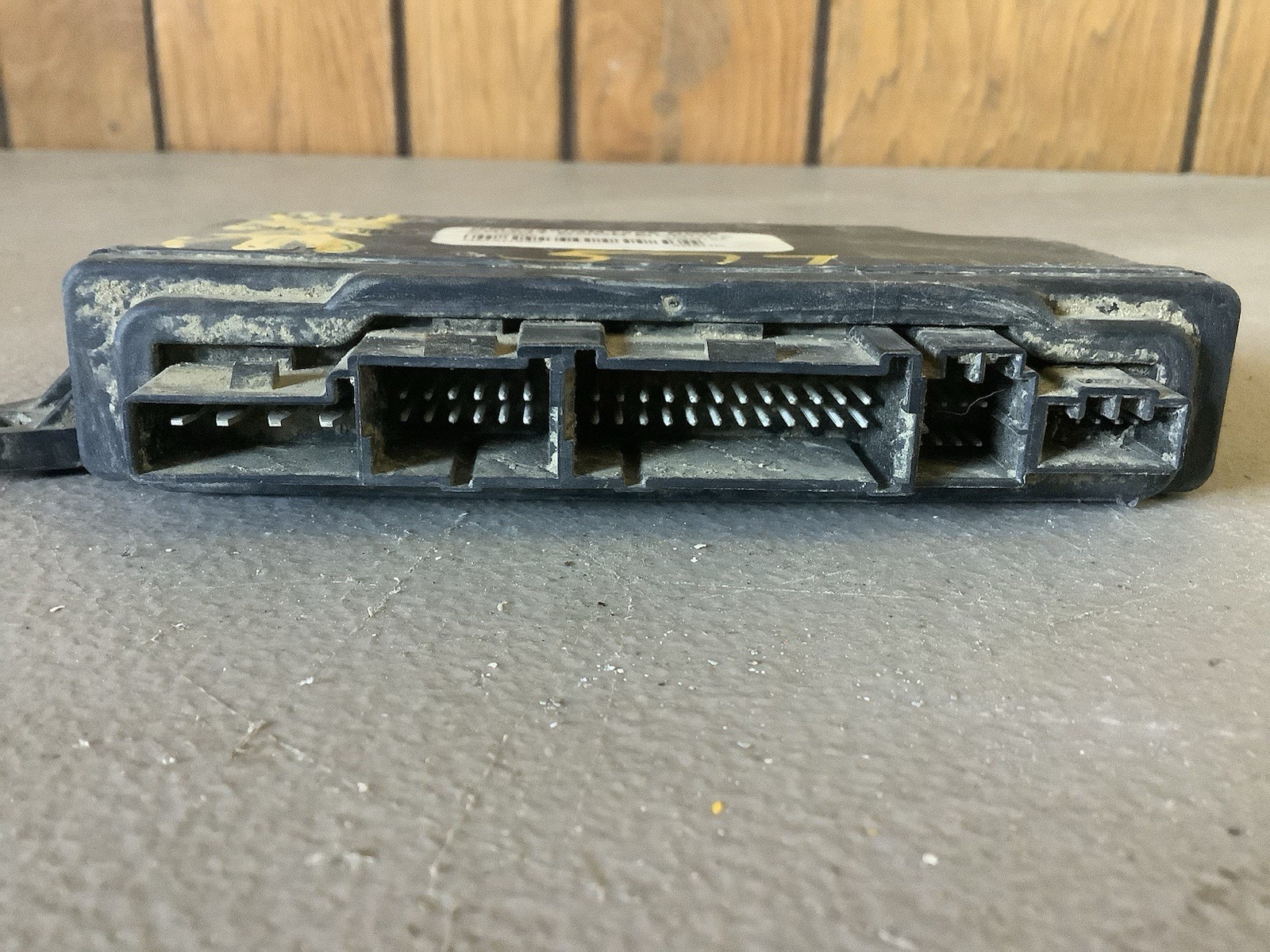Cadillac CST 25735997 Front Door Control Module ((R1-577))