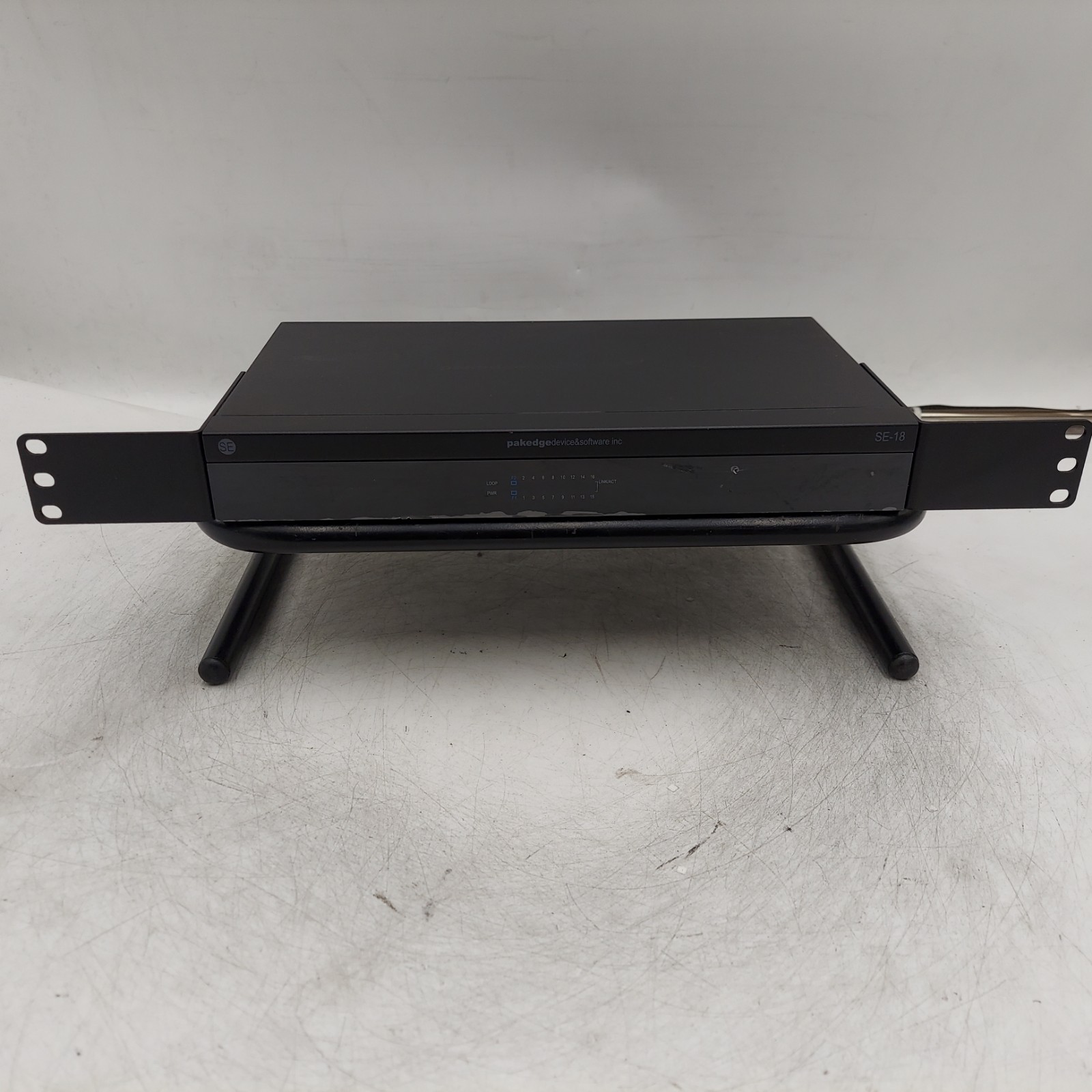 Pakedge Device & Sofware Inc. SE-18 16 Port Unmanaged Gigabit Switch