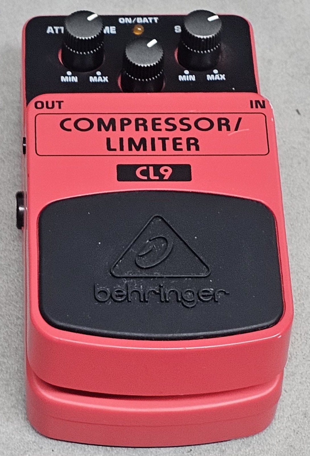 Behringer Compressor Limiter CL9 Red Guitar Pedal Compressor Limiter
