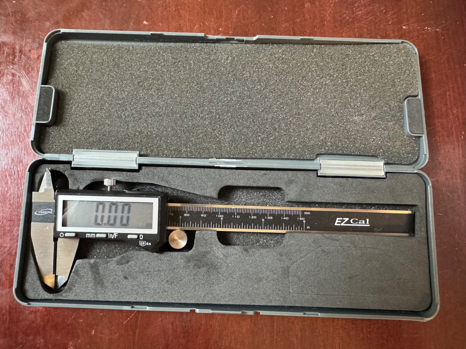 iGaging IP54 4" EZ Cal Digital Caliper w/ Case