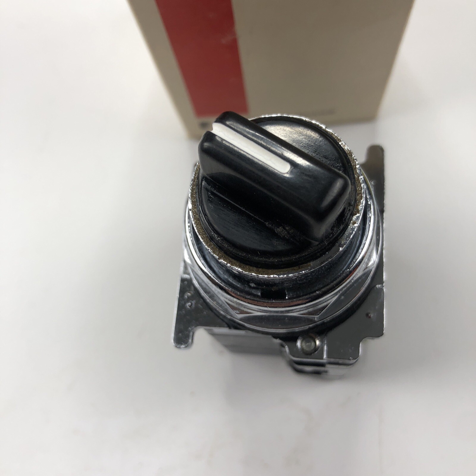 Cutler-Hammer 10250T46KB Selector Switch Black NEW