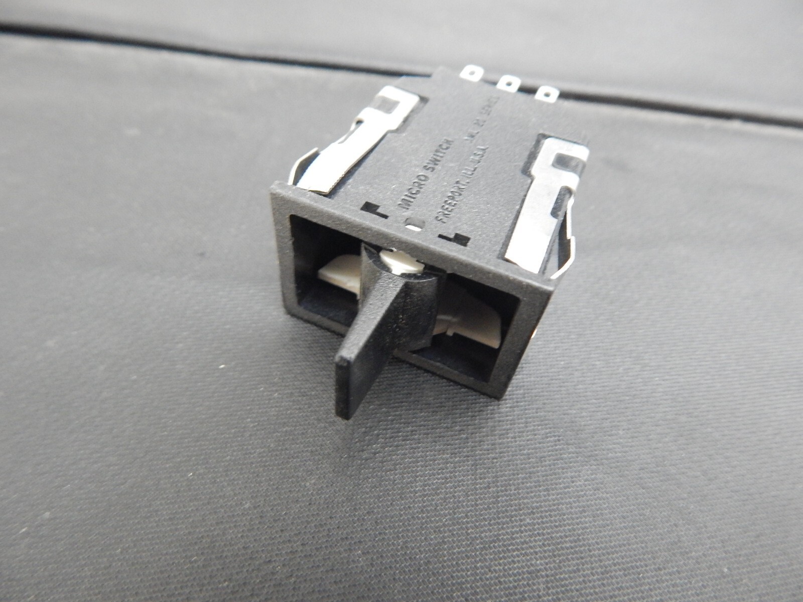HONEYWELL MICROSWITCH AML23EBA2AC07 SWITCH TOGGLE DPDT 3A 125V - FAST SHIPPING