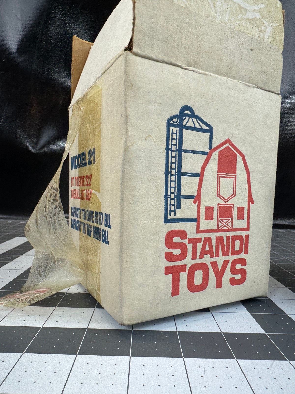 1/64 Standi Toys Model 21 Grain Bin