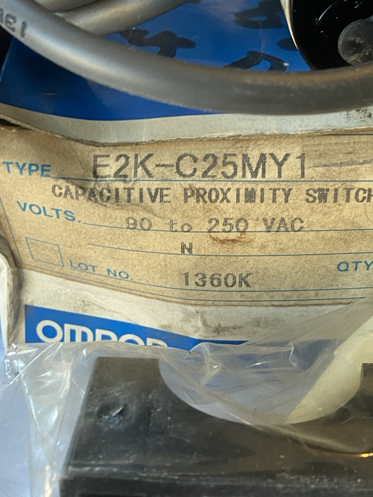 OMRON E2K-C25MY1-US Capacitive Proximity Switch