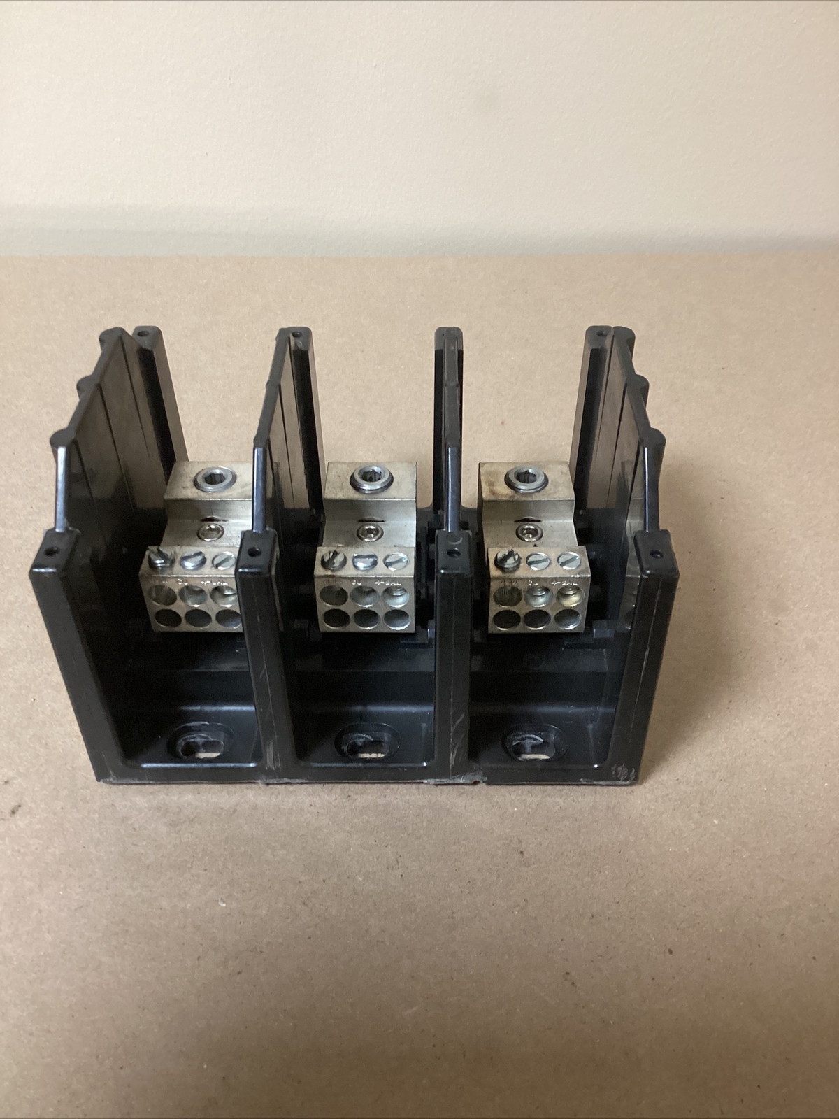 Buss Power Distribution Box 16321-3  175A - 600v  #275PT44FML