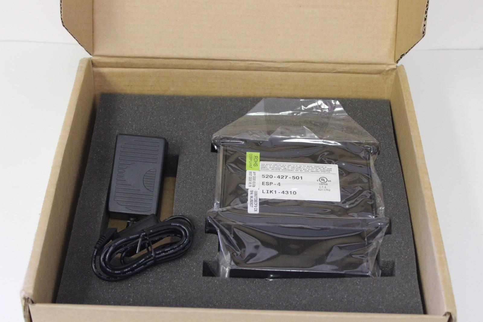 AVOCENT EQUINOX 990486-001 ESP-4 SERIAL HUB 4 PORT DB9M 520-427-501 NEW OPEN BOX