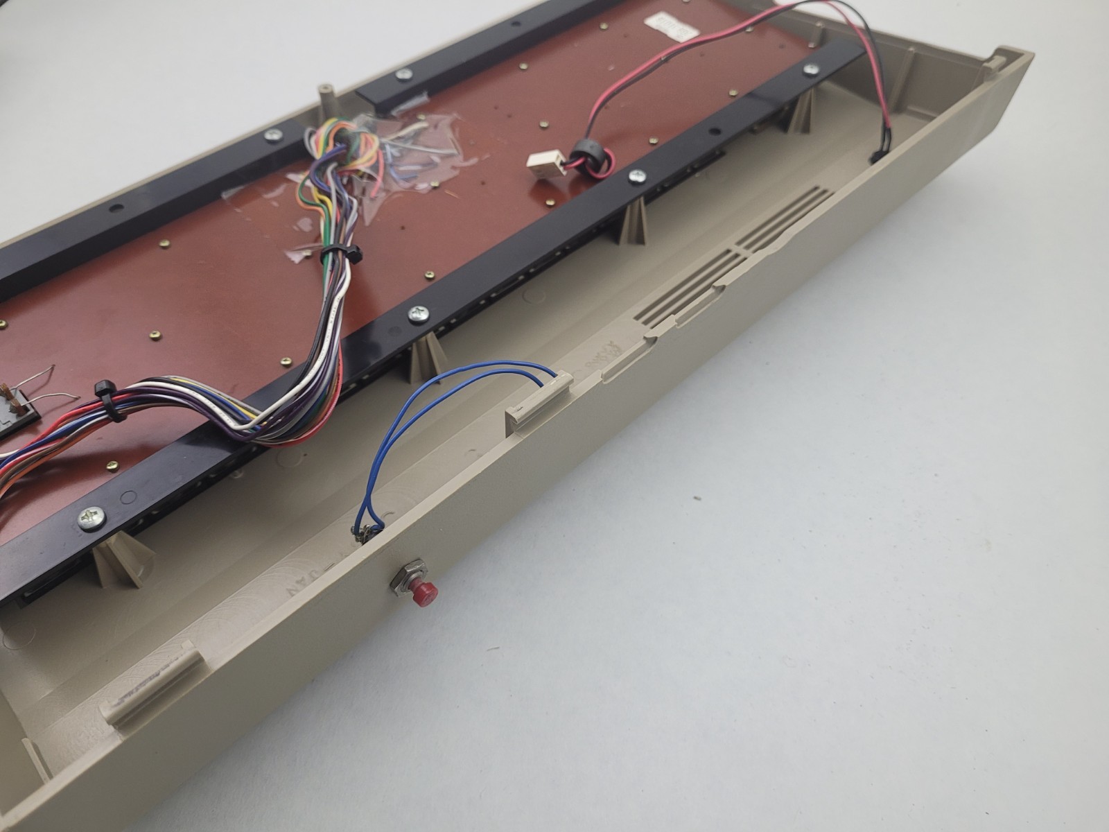 COMMODORE 64 - CASE & KEYBOARD ONLY - NO MOTHERBOARD - ALL TABS INTACT