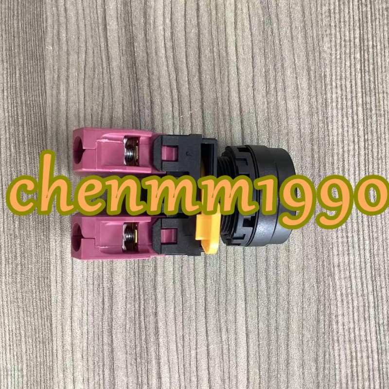 1PC NEW IDEC Red flat head push-button switch YW1B-M1E02R YW-E012B #YM