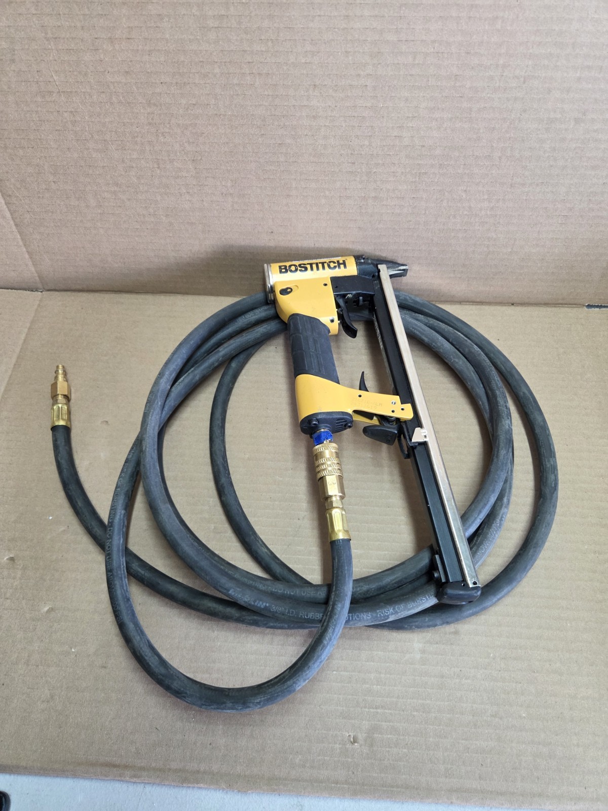 Bostitch 21671B Upholstery Fine Wire Pneumatic Stapler WITH HOSE