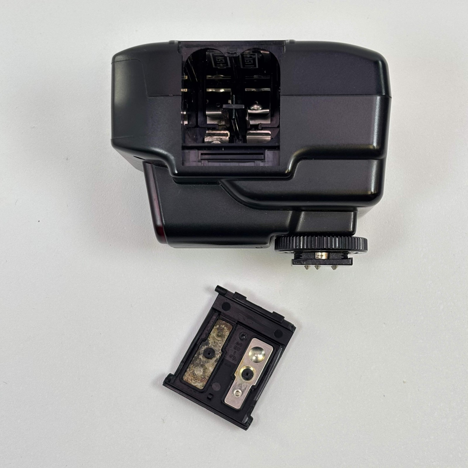 Broken Nikon Speedlight SB-23 Shoe Mount Flash (Damaged Battery Compartment)