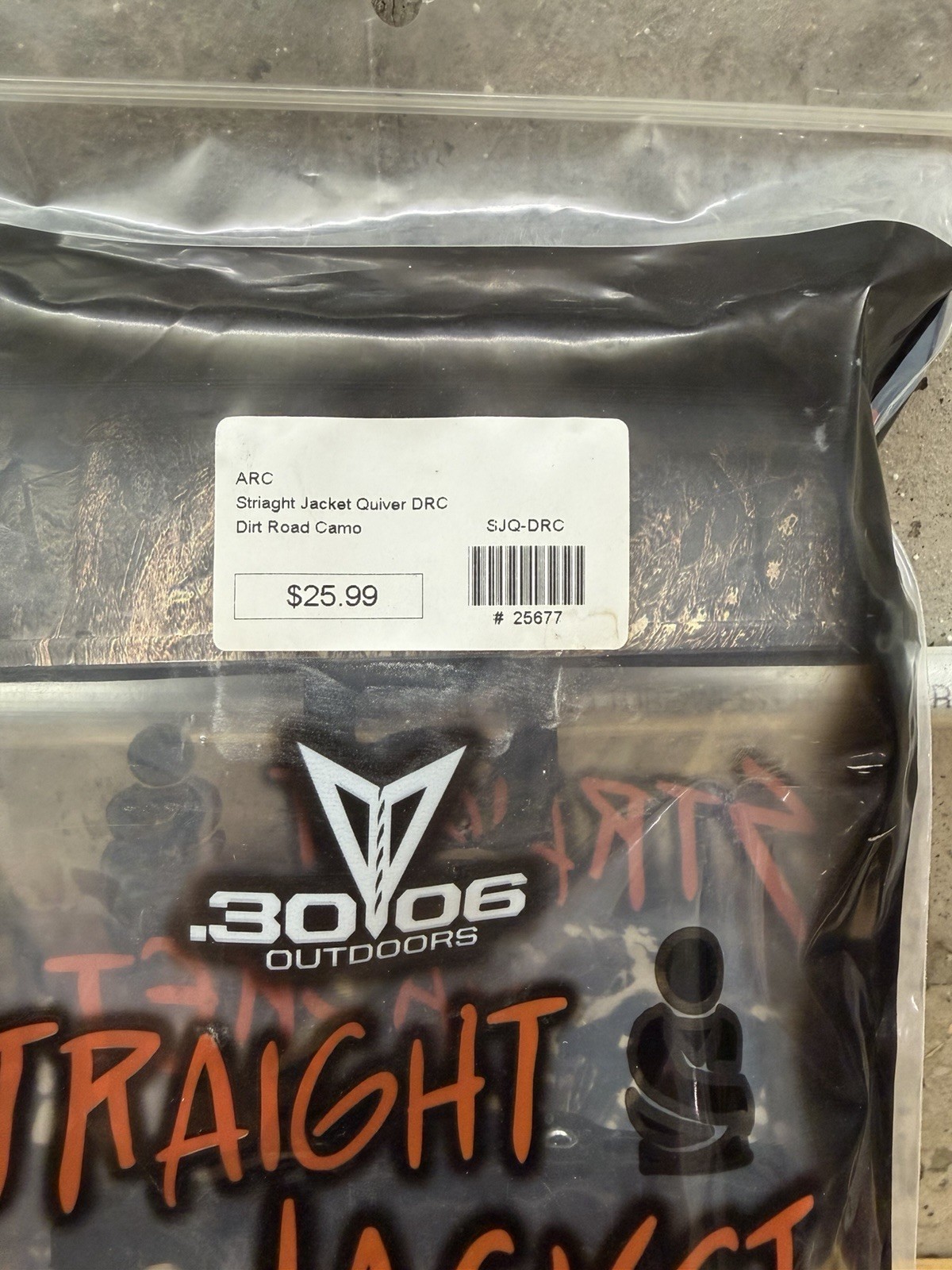 Straight Jacket 6 Arrow Quiver Camo