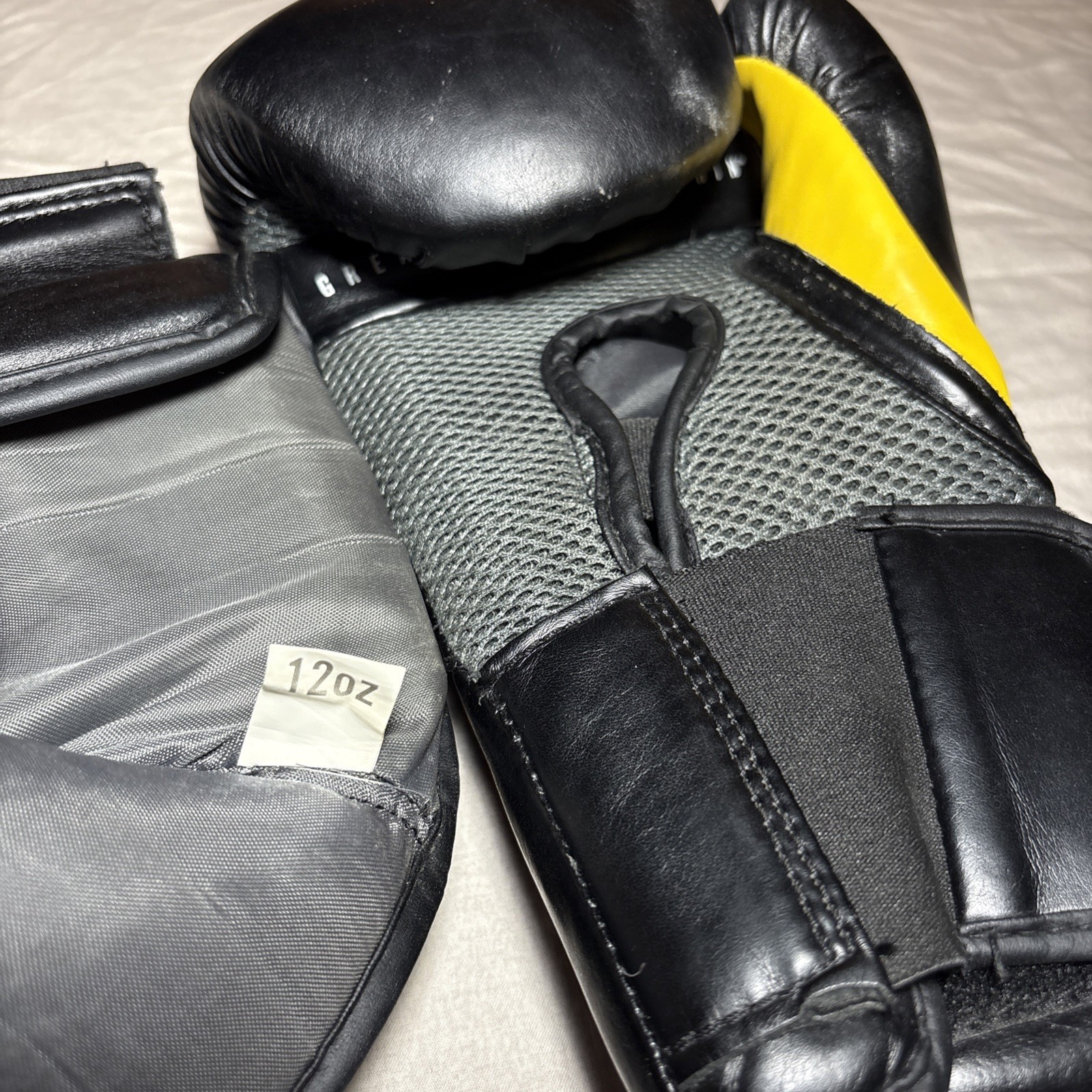 Everlast Elite Pro Style Training Gloves Black Evershield 12 oz Used