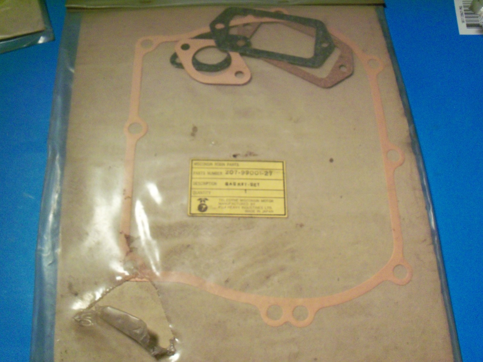WISCONSIN TELEDYNE GENUINE ROBIN GASKET SET NO HEAD GASKET 2079900127 W25
