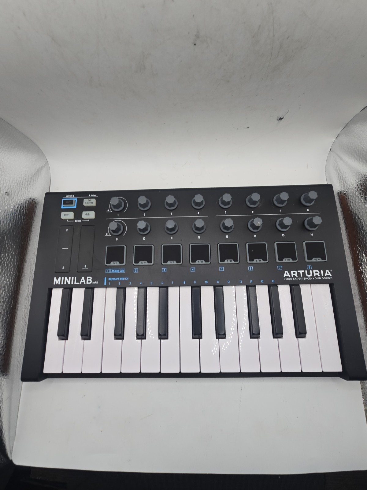 Arturia MiniLab MkII MIDI keyboard controller (25-key) in Black And Brown