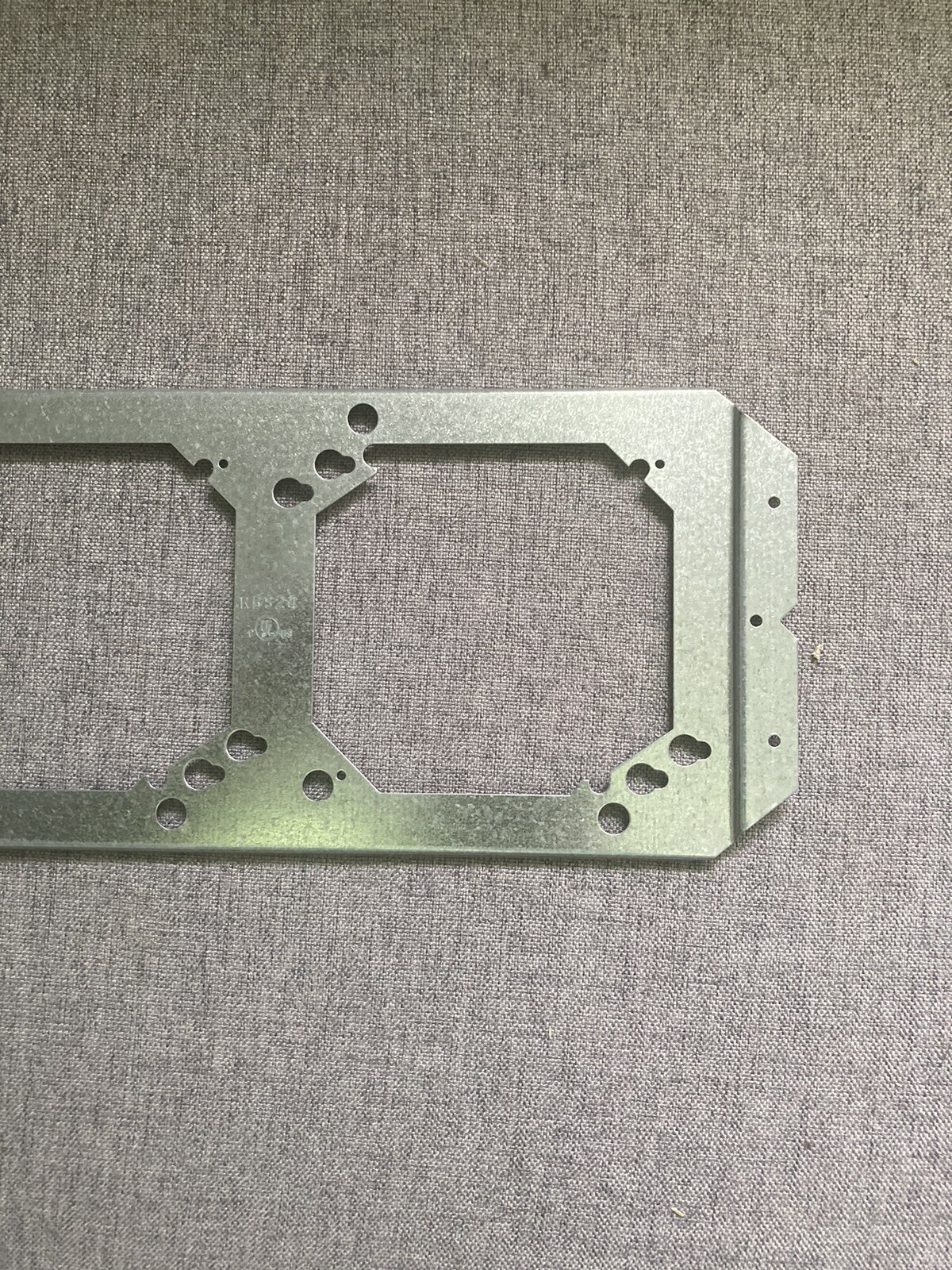 nVent Caddy Caddy RBS24 4-Box Mounting Bracket