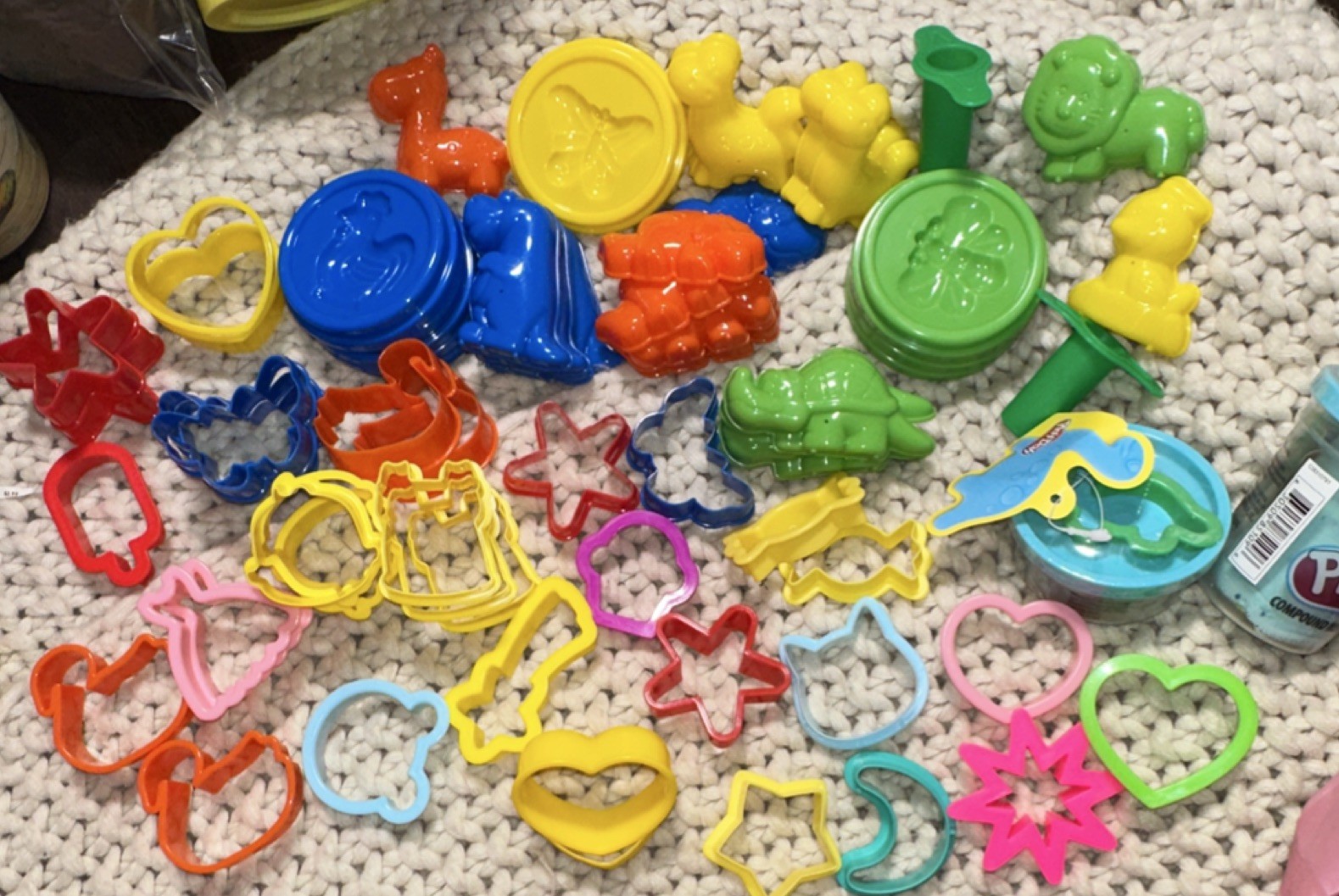 67pc Play-Doh Tool Cutters Shapes Lot w/ 2 Play-Doh Can Molds Kids Bundle Hasbro