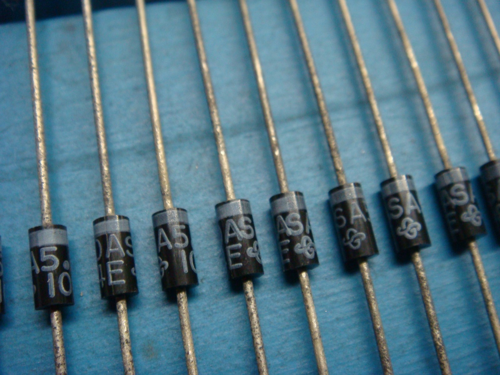 (50) GENERAL SEMI SA5.0A 5V 500W TRANSIENT VOLTAGE SUPPRESSOR DIODE AXIAL